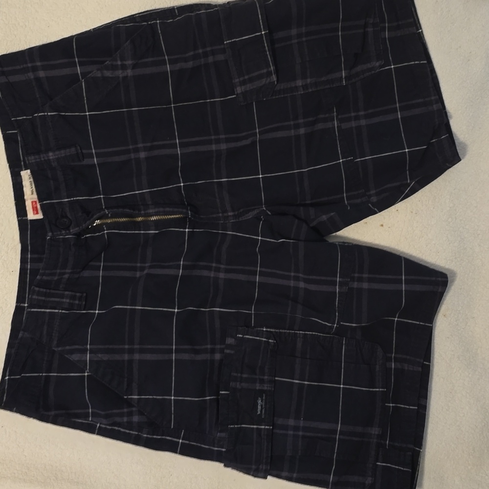 Mens size 36 cargo plaid shorts , Wrangler relaxed fit.